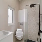 Elegant & Charming 2br Near Lxfactory *