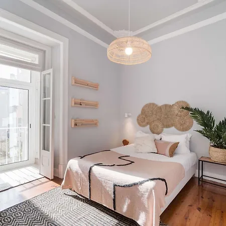 Elegant & Charming 2br Near Lxfactory Lisboa