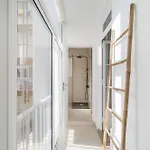 Elegant & Charming 2br Near Lxfactory * Лиссабон
