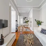 Elegant & Charming 2br Near Lxfactory Лиссабон
