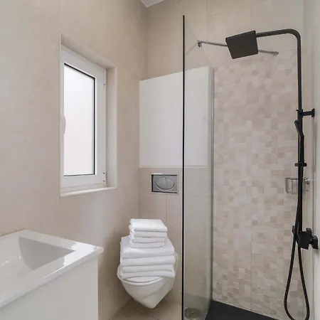 Elegant & Charming 2br Near Lxfactory *