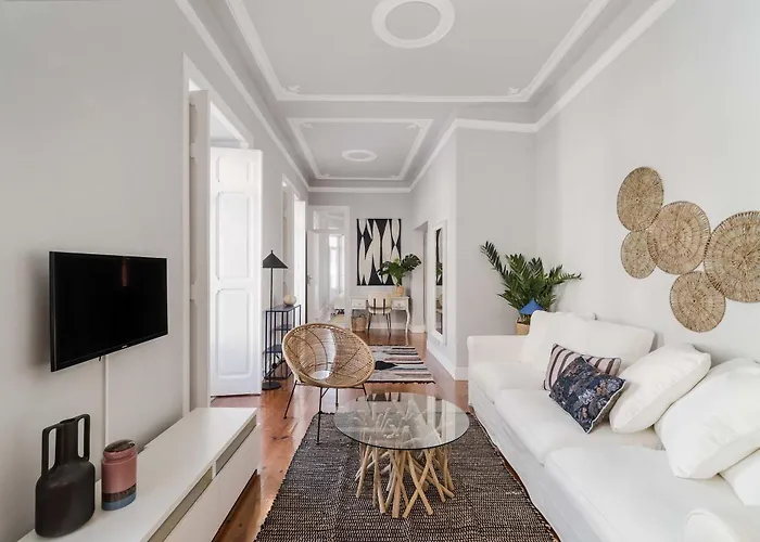 Elegant & Charming 2br Near Lxfactory شقة *