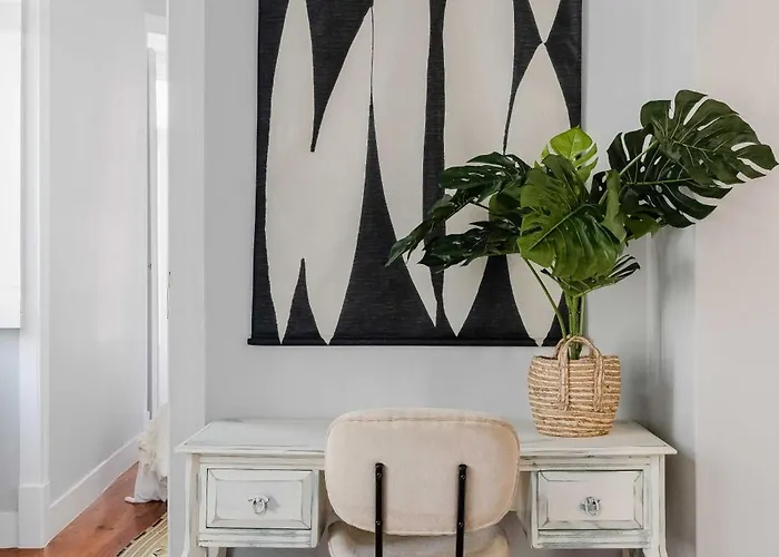 Elegant & Charming 2br Near Lxfactory شقة *