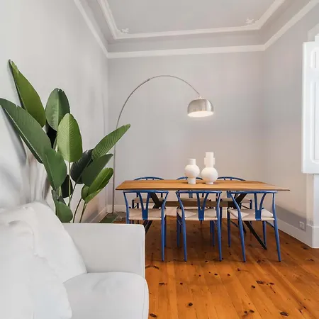 Appartamento Elegant & Charming 2br Near Lxfactory Lisbona